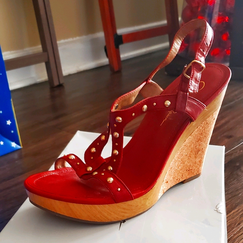 Strappy wedge sandal